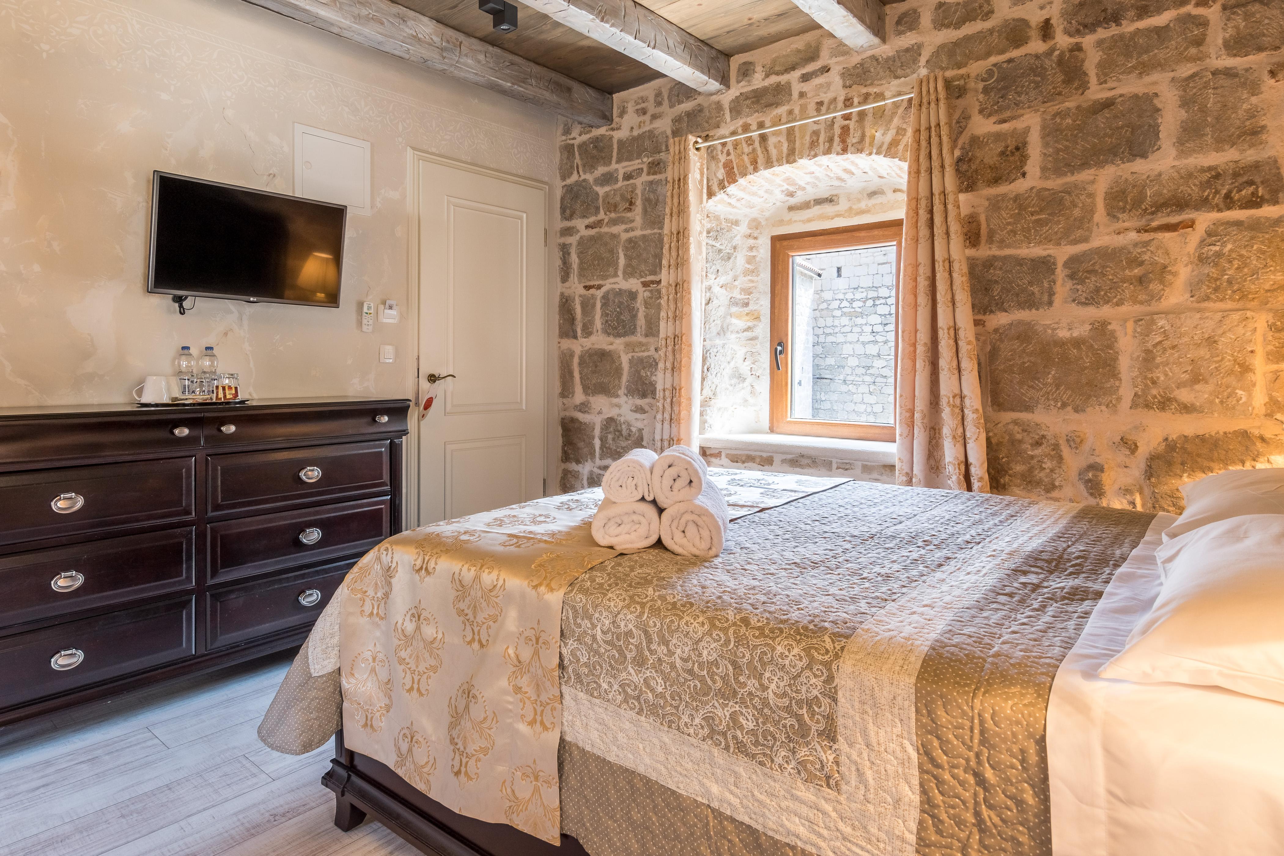 Heritage Palace Varos - Mag Quaint & Elegant Boutique Hotels Split Exterior photo