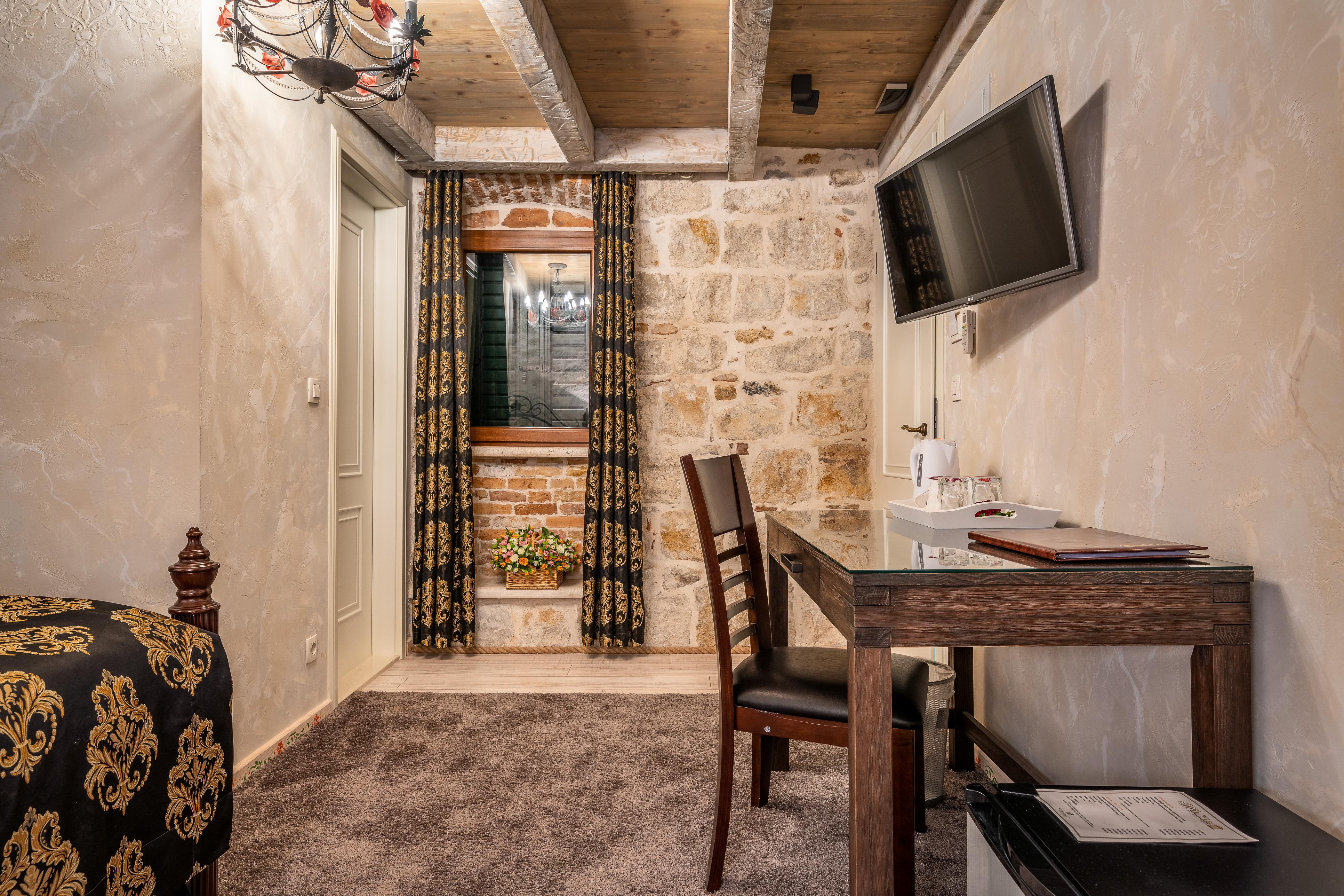 Heritage Palace Varos - Mag Quaint & Elegant Boutique Hotels Split Exterior photo