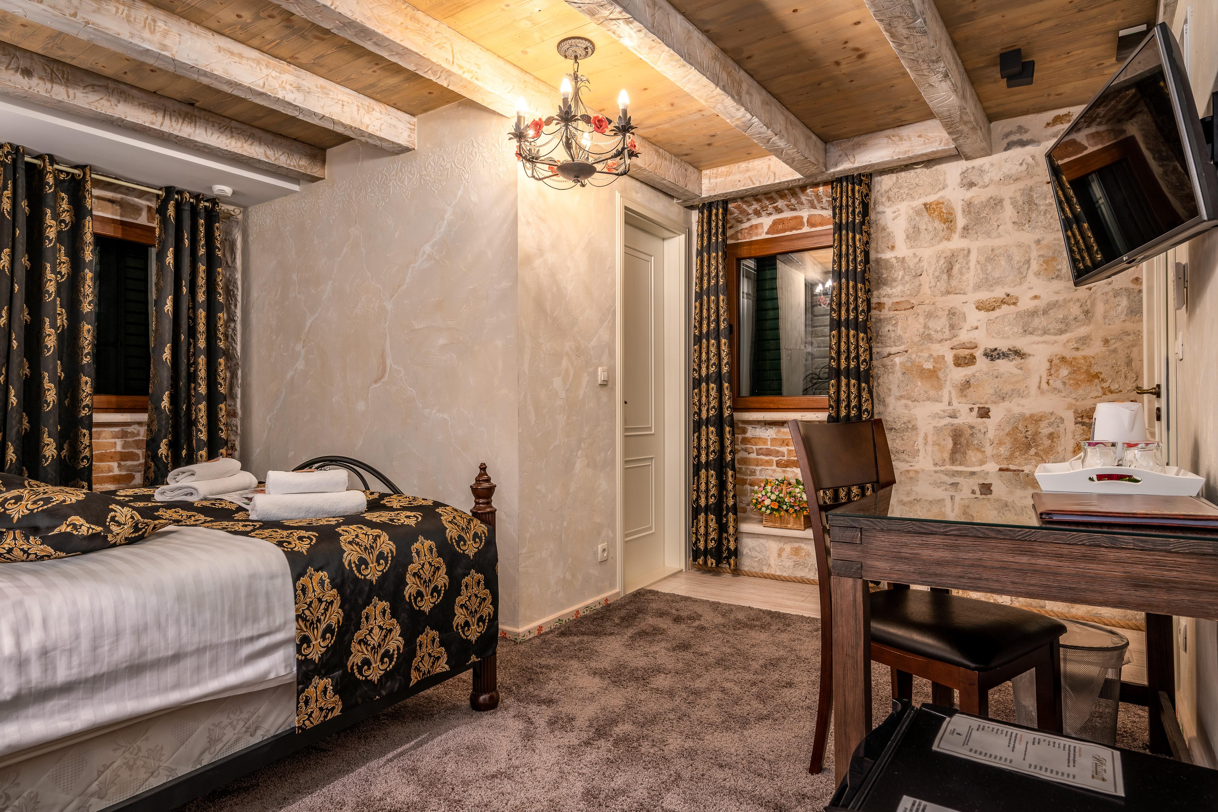 Heritage Palace Varos - Mag Quaint & Elegant Boutique Hotels Split Exterior photo