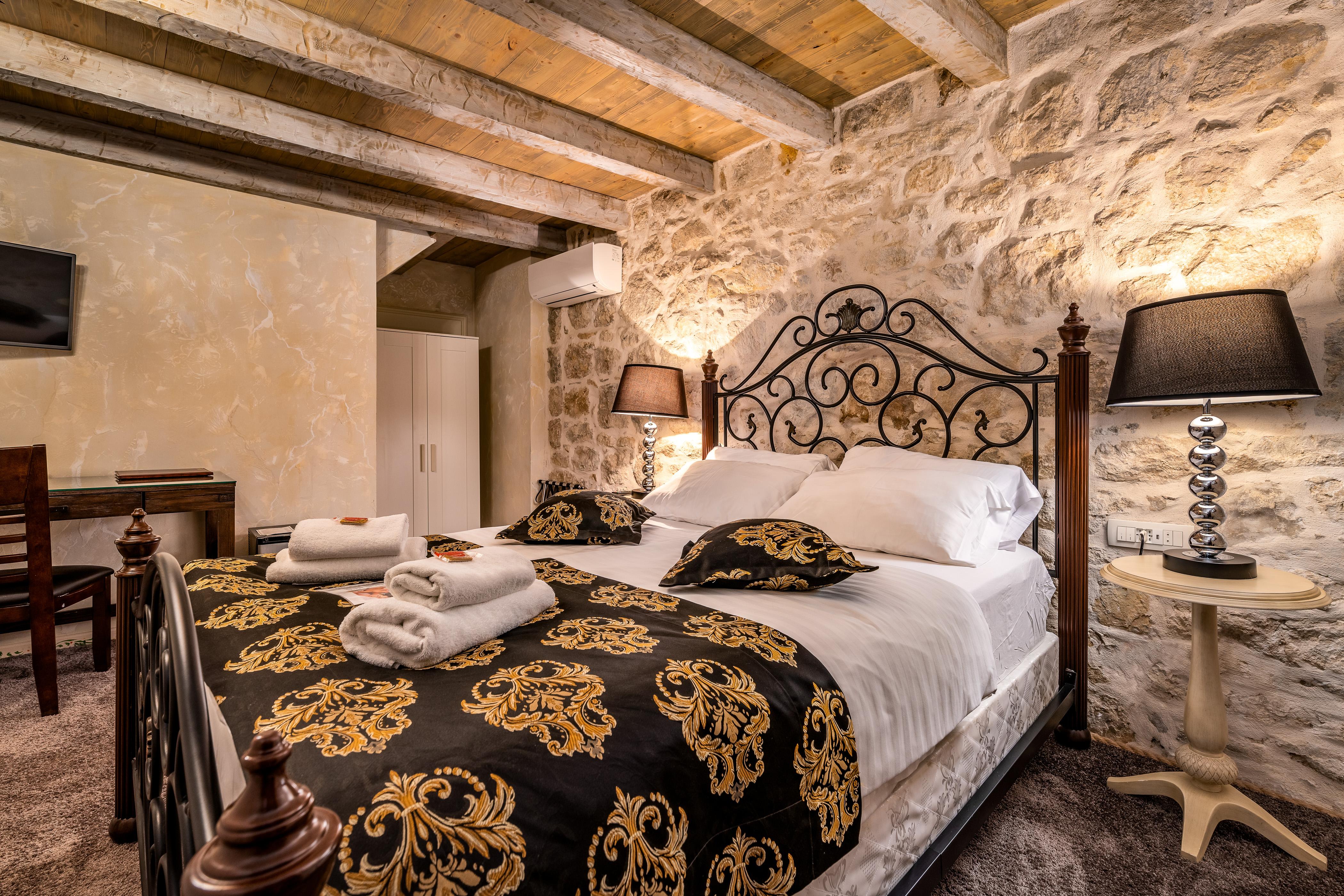 Heritage Palace Varos - Mag Quaint & Elegant Boutique Hotels Split Exterior photo