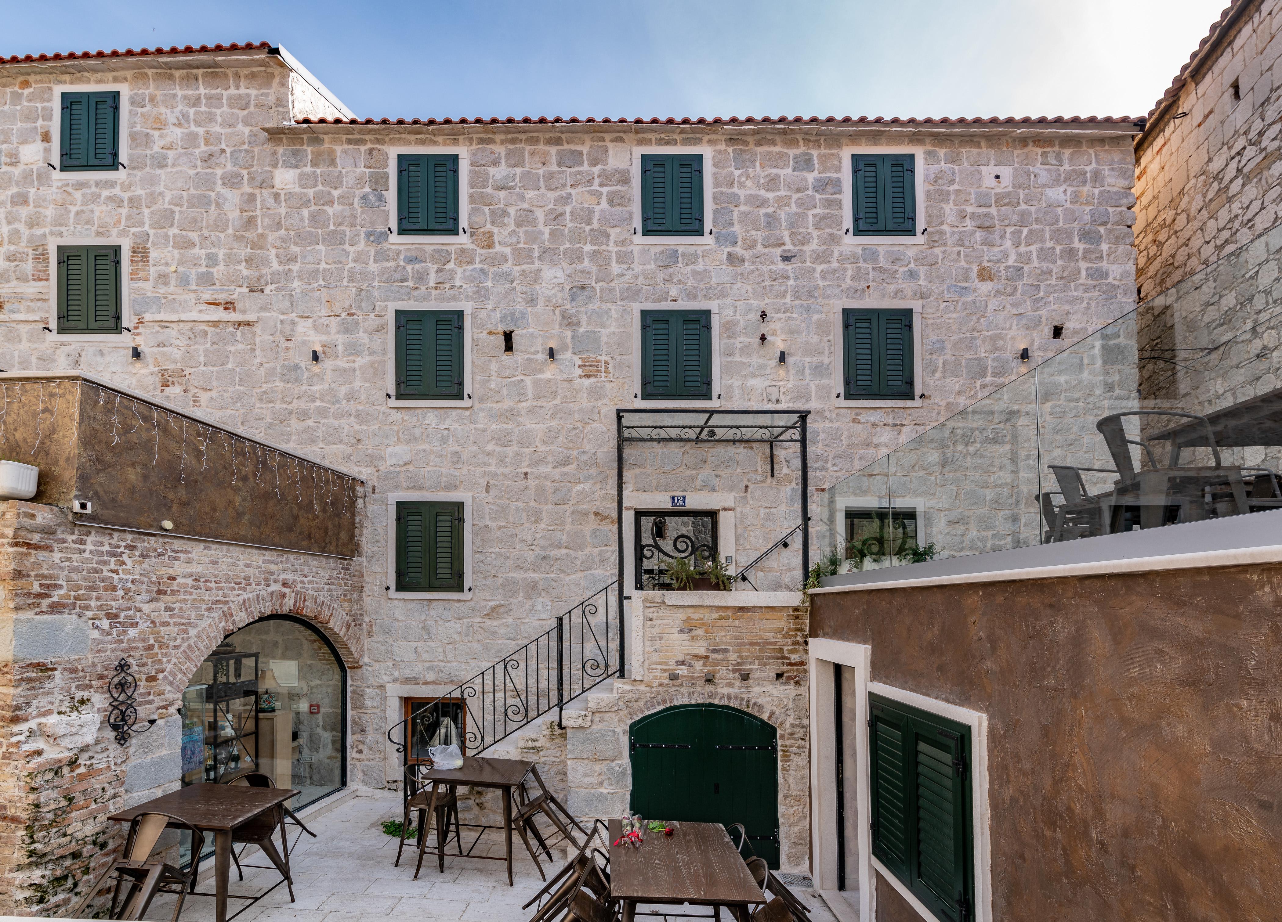 Heritage Palace Varos - Mag Quaint & Elegant Boutique Hotels Split Exterior photo